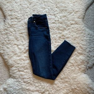 Good American size 6/28 Skinny Jeans with open hem
